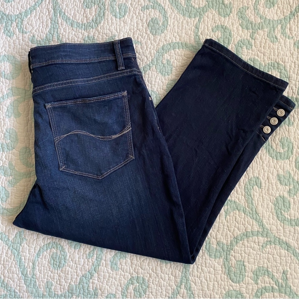 Lee Mid Rise Dark Wash Button Hem Denim Capris